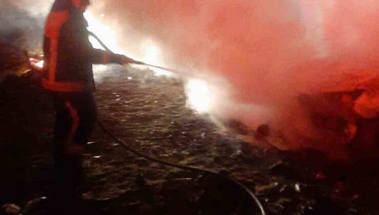 Piknik için kiraladıkları araç yandı