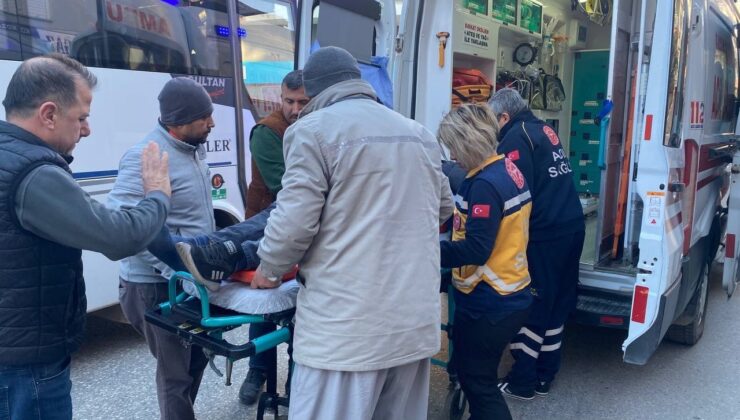 Serik’te otomobille çarpışan motosikletli yaralandı