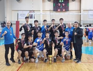 Seyhan Belediyespor Kulübü, Adana Voleybol Ligi’nde gençler ve küçükler erkek kategorilerinde Adana Şampiyonu oldu