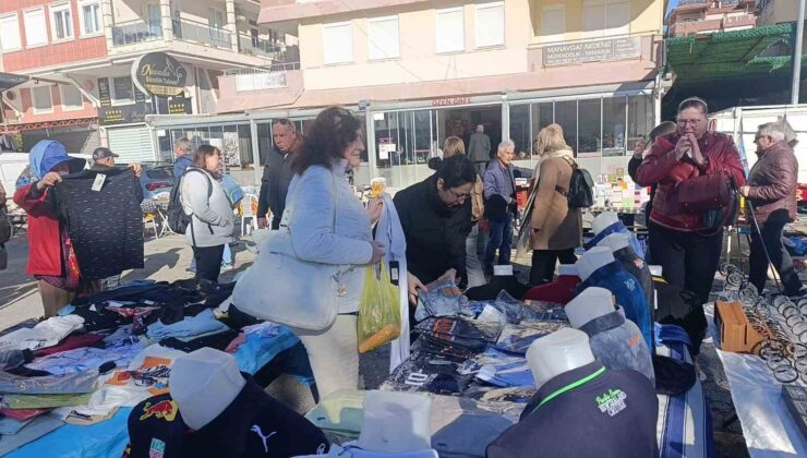 Soğuk havada tezgah açan esnaf turistlerden nasibini aldı