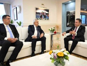 TESK Başkanı Palandöken’den Başkan Böcek’e: ‘Türkiye’de öncü bir belediye başkanısınız’