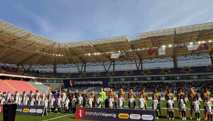 Trendyol Süper Lig: Atakaş Hatayspor: 0 – Corendon Alanyaspor: 0 (İlk yarı)