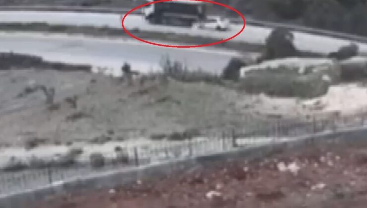 1 kişinin öldüğü kazada, otomobil hafriyat kamyonuna ok gibi saplandı