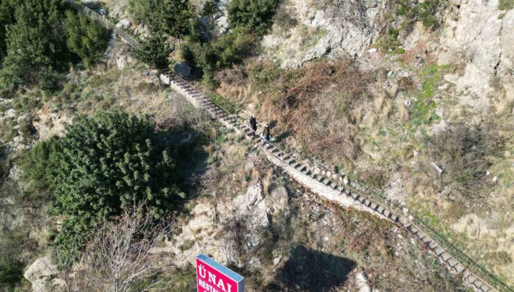 107 basamaklı merdivenden dinlene dinlene evlerine ulaşıyorlar