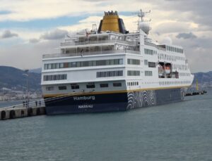 2025 yılının ilk ‘kruvaziyer’ gemisi Alanya İskelesine demirledi