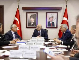Adana Valisi Köşger:” Tüm belediyelerimiz kendi barınaklarını en kısa sürede inşa edecek”