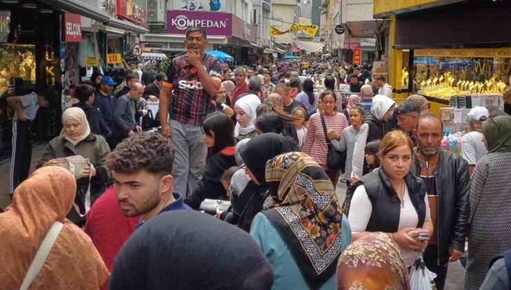 Adana’da çarşı ve pazarlarda bayram yoğunluğu yaşanıyor