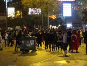 Adana’da izinsiz gösteri yapan gruba polisten müdahale