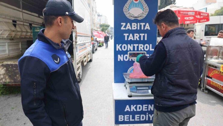 Akdeniz Belediyesi zabıta ekipleri pazar yerini denetledi