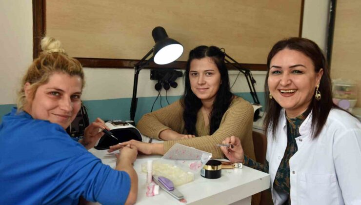AKMEK’te güzellik uzmanı yetişiyor