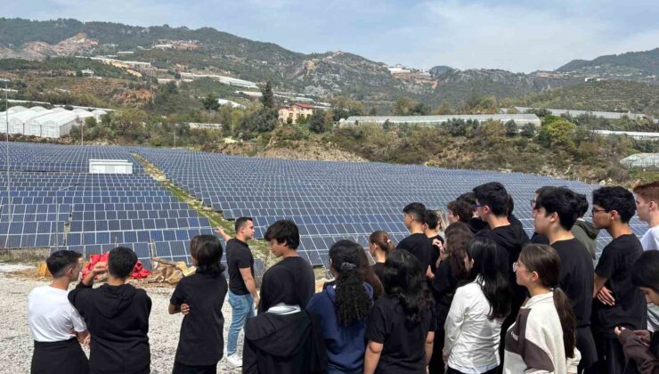 Alanyalı öğrenciler güneş enerjisi üretimini yerinde gördü