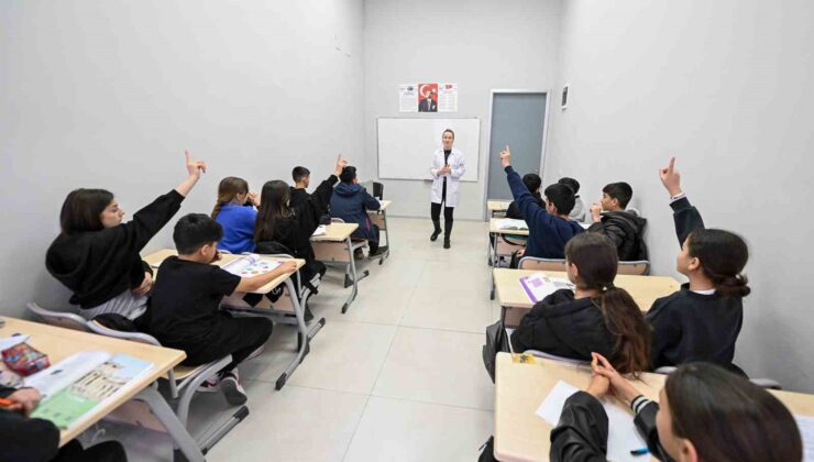 Anamur’da öğrencilere ücretsiz eğitim desteği