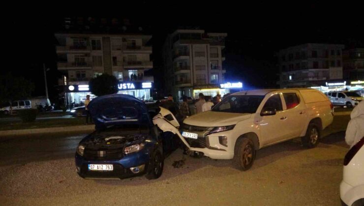 Antalya’da 3 araçlı zincirleme kaza: 1 yaralı