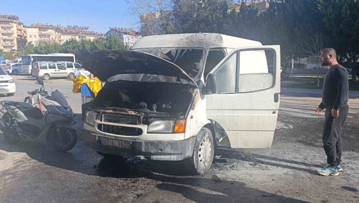 Antalya’da kaportacıya bırakılan araçta yangın çıktı