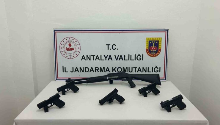 Antalya’da ruhsatsız silah operasyonun: 2 gözaltı