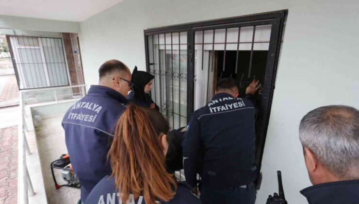 Arkadaşına ulaşamayan genç kız, gözyaşları içinde bekledi