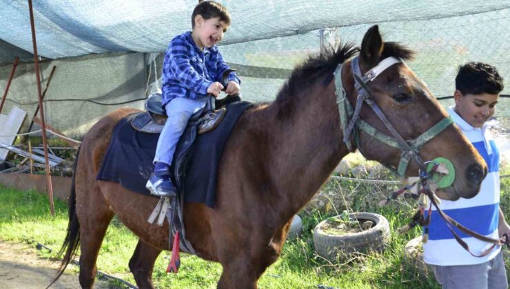 At binme çiftliğini özel ve kimsesiz çocukların hizmetine sundu