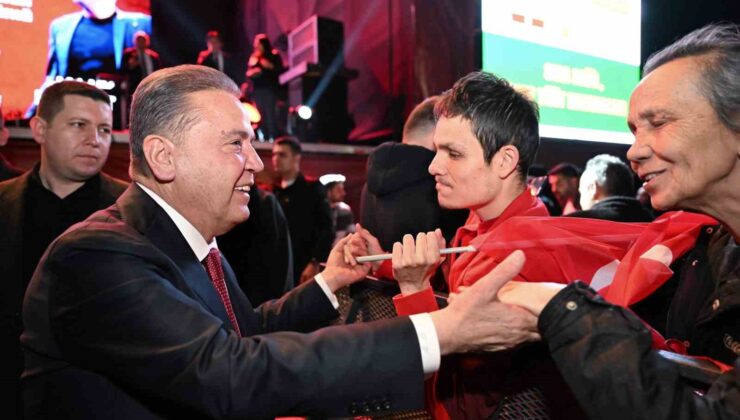 Atatürk’ün Antalya ziyaretinin yıldönümünde Haluk Levent coşkusu