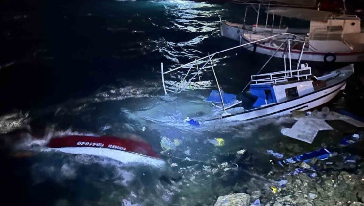 Balıkçılar, tekneleri alabora olmasın diye mücadele verdiler