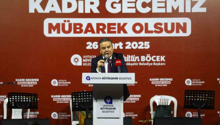 Başkan Muhittin Böcek Kadir Gecesi’ni Elmalı’da geçirdi