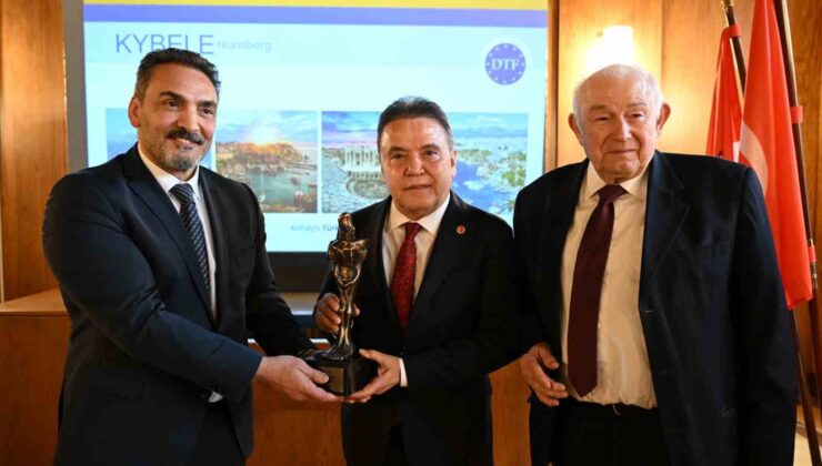 Başkan Muhittin Böcek “Kybele” ödülünü aldı
