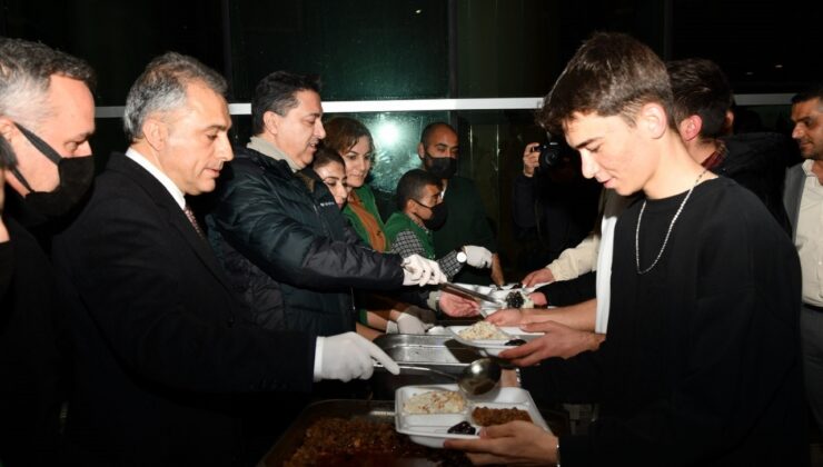 Başkanı İbrahim Çenet, üniversite öğrencileriyle iftar programında buluştu