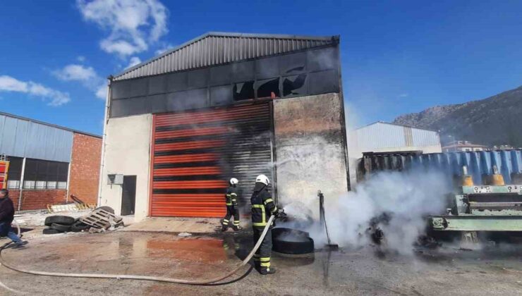 Bucak’ta hububat deposundaki yangını itfaiye söndürdü