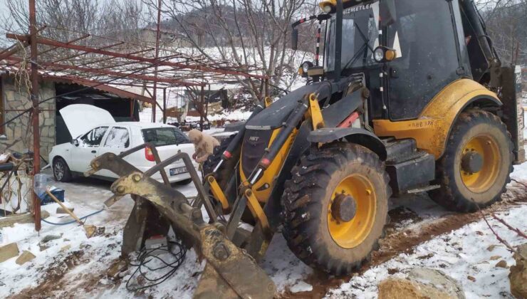 Büyükşehir Belediyesi’nden Alanya’da kar temizleme çalışması