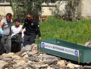 Cezaevinden izinli çıkan genç kadın boş arazide ölü bulundu