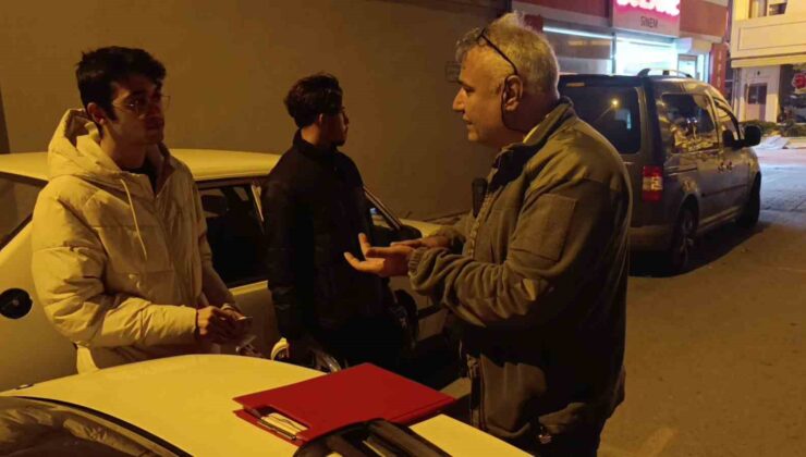 Denetime takılan motosiklet sürücüsüne polisten nasihat: “Evde anneniz babanız sizleri bekliyor”