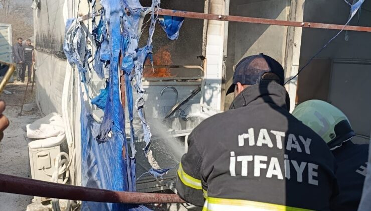 Depremzede ailenin yaşadığı konteynerde yangın