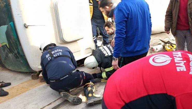 Devrilen beton mikserinin altında kalan sürücü yaralı kurtarıldı