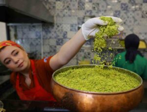 Dikkat: Ucuz fıstıklı diye satılan tatlı ıspanaklı bile olabilir