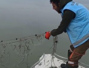 Eğirdir Gölü’nde 500 metrelik kaçak ağ ele geçirildi