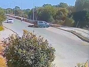 Ehliyetsiz sürücünün ’U’ dönüşü motosikletliyi ağır yaraladı