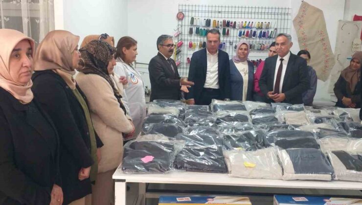 Erzinli kadınlar ihtiyaç sahibi öğrenciler için mesai yaptı