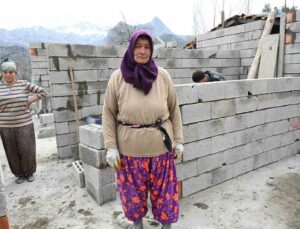 Fatma teyzenin yıkılan evi yeniden inşa ediliyor