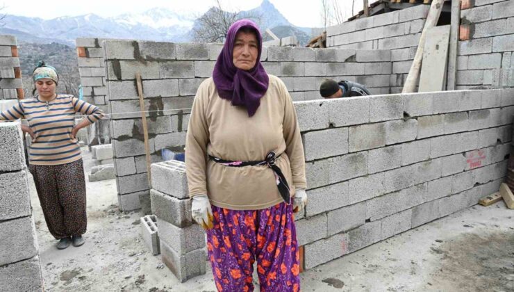 Fatma teyzenin yıkılan evi yeniden inşa ediliyor