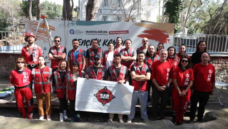 Gençlik kampında arama kurtarma gönüllülerine eğitim kampı