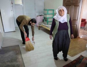 Gönüllere dokunan imam, yaşlı ve engellilerin evlerini yeniledi