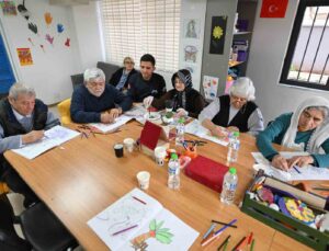 Hastalar ’Gülümse Alzheimer Yaşam Merkezi’nde hataya sıkı sıkı tutunuyor