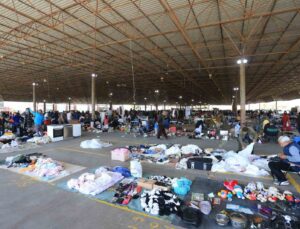 İkinci el eşya pazarında tarihi geçmiş yiyecek ve içeceklere el konuldu