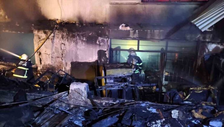 İskenderun’da döşemeci alevlere teslim oldu