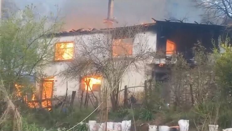 Isparta’da 2 katlı ev yangında küle döndü
