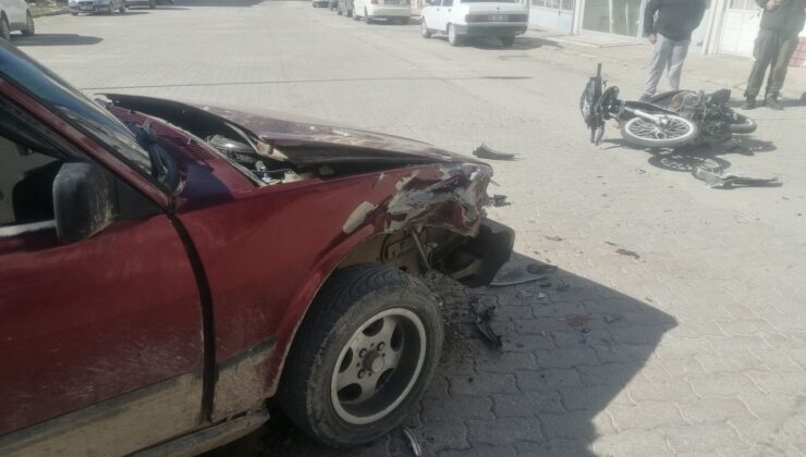 Isparta’da otomobil ile motosiklet çarpıştı: 14 yaşındaki sürücü yaralandı