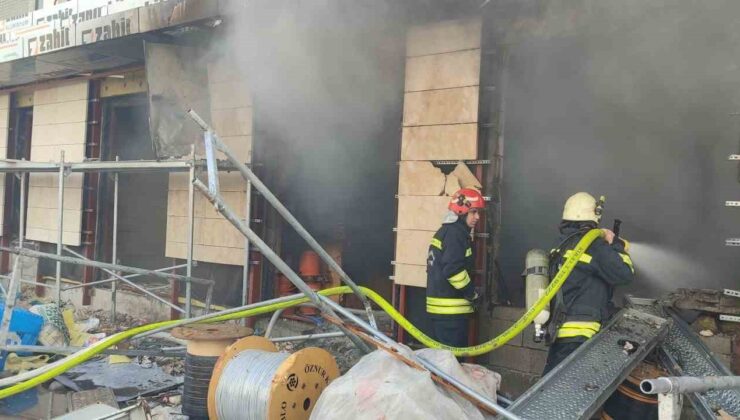 Kahramanmaraş’ta 2 depo yandı