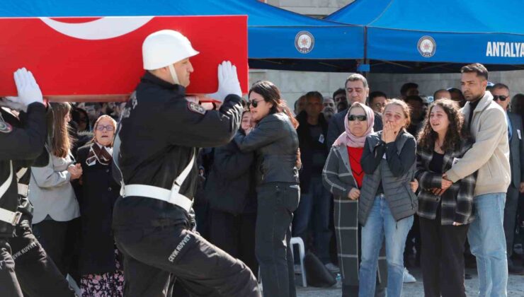 Kazada hayatını kaybeden polis memurunun kızının feryadı yürekleri dağladı