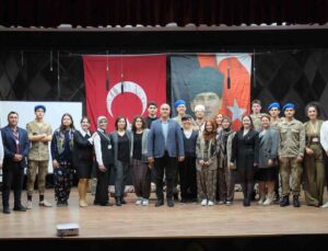 Kemer’de öğrencilerden duygu yüklü anma programı