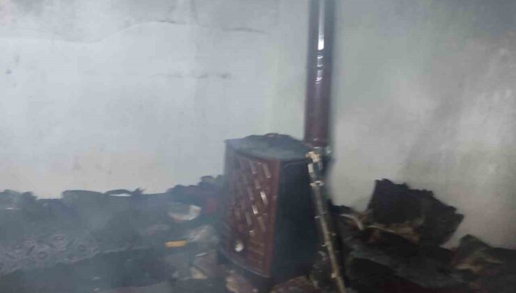 Kırıkhan’da ev yangını