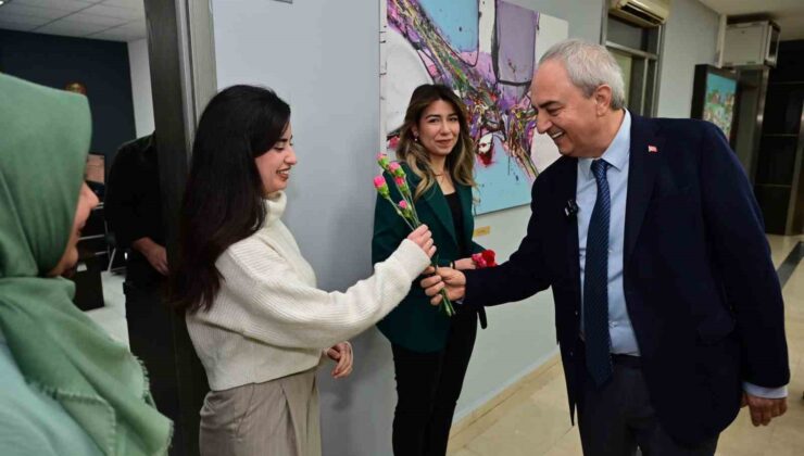 Kocagöz’den belediyenin emekçi kadınlarına karanfil